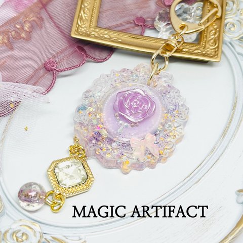 レジン✧キーホルダー ♡煌びやかな宮殿で開かれる魔女たちの会合へのパス・チャーム♡