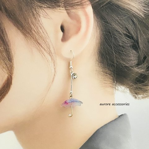 umbrella pierced earrings　アンブレラ　傘　パープル　ブルー　透明感　上品　個性的　スティック　棒