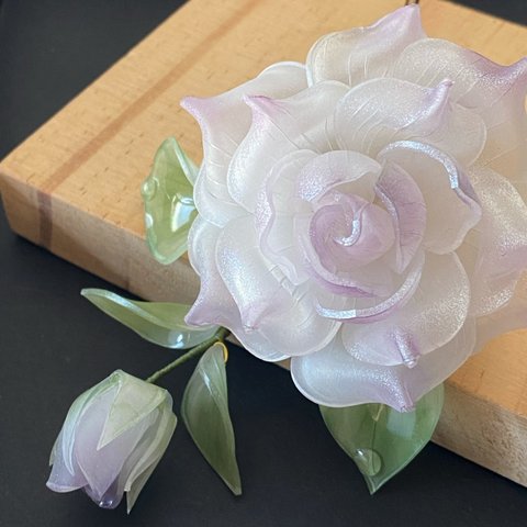 【1点のみ】薔薇の一本かんざし　ホワイトにパープル