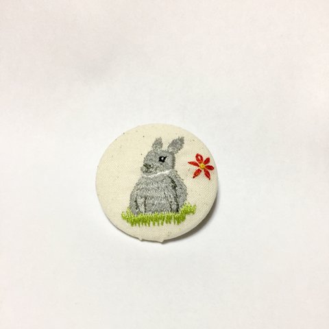 うさぎ グレー 動物 刺繍 ブローチ