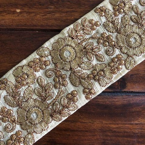 インド刺繍リボン 金 ゴールド 手芸テープ 生地 はぎれ 花 絹 シルク 帯