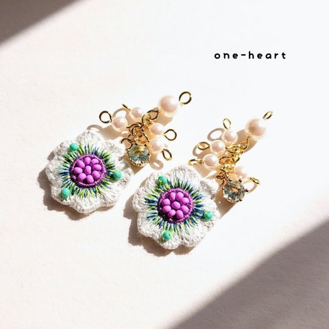 お花刺繍とパールのアクセサリー