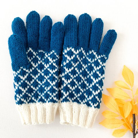 冬色ブルーの編み込み手袋