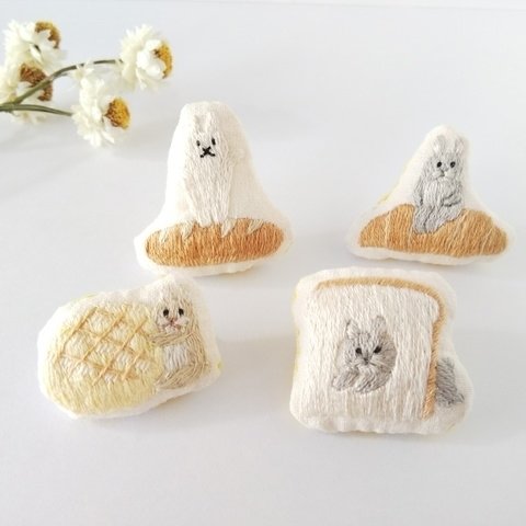 うさぎとパン🥖 刺繍ブローチ