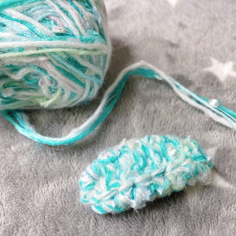 青　グリーンペパーミント　毛糸ヘアピン　編みヘアピン　ヘアクリップ　カギ編み