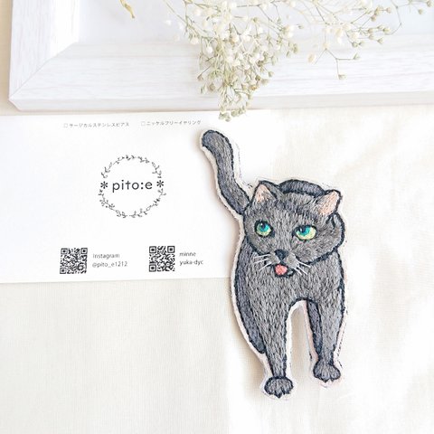 ＊刺繍ブローチ＊チョロり舌猫ちゃん＊