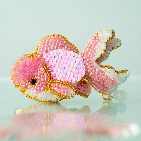 金魚　オランダシシガシラ　ブローチ＆ヘアクリップ　ビーズ刺繍　オートクチュール刺繍