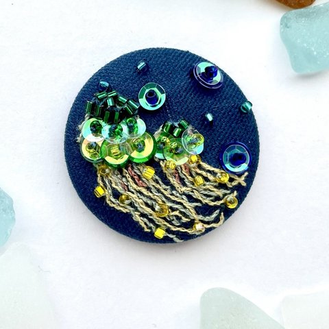 【くるみボタン】②⓪（くらげ）ハンドメイド　刺繍