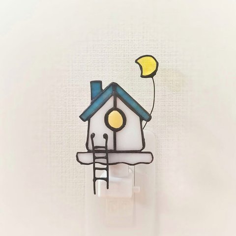 ステンドグラスの小さな家のランプ・おやすみランプ・フットランプ・ベッドランプ・コンセントライト・やさしい灯り