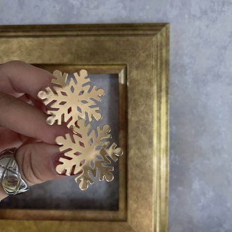 4pcs)3005)インポートピアス)snow#5k