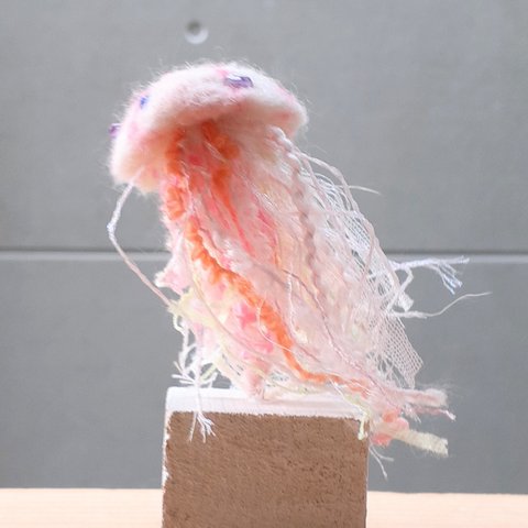 ピンクのクラゲ　羊毛フェルト　置物　インテリア　海月　水母　海　マリン　パステルカラー