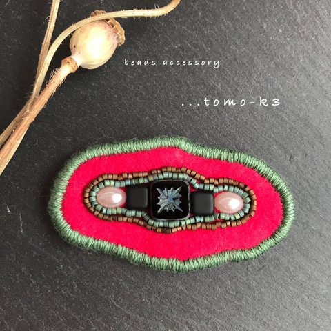 チェコビーズ刺繍のバレッタ