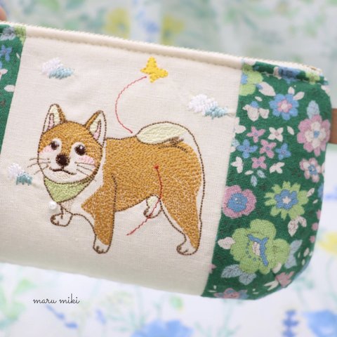 【柴犬①刺繍ポーチ】 蝶々