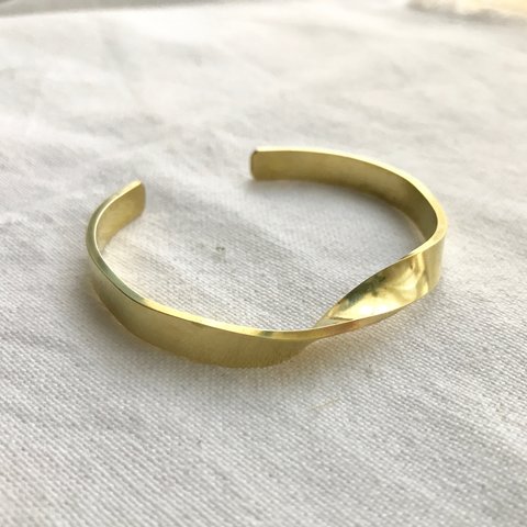 twist bangle