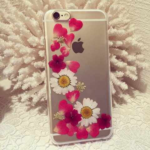 《iPhone/Xperia専用》♡大人可愛い赤いバラと白いお花♡ラメラメ押し花ケース♡