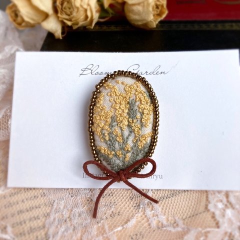 母の日　ミモザ　刺繍　ブローチ　【dry flower】　アンティーク　北欧