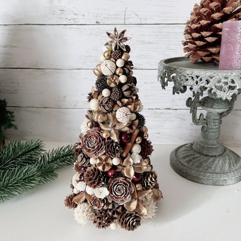 木の恵みとキラキラ＊ツリー🎄たっぷり木の実とアイテム クリスマスツリーアレンジ　シンプル・ナチュラルなツリーと一緒に飾り付け　テーブルクリスマス　プレゼントに♪♪ ご自宅用に 