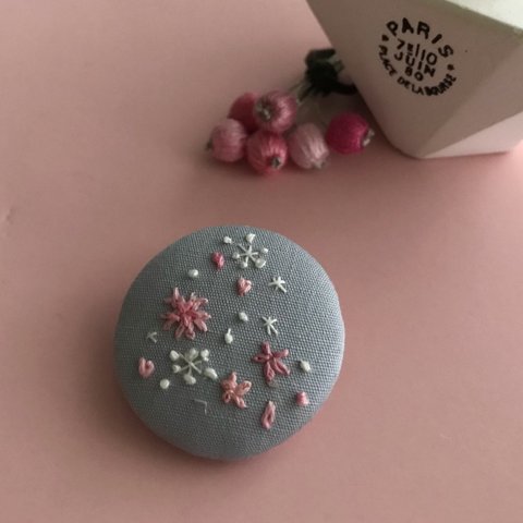 【限定1点】雪桜_刺繍ブローチ