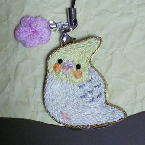 甘えん坊オカメインコと桜の刺繍ストラップ