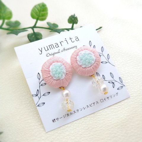 ピンク✕ライトブルー の サマーカラー  刺繍ピアス /イヤリング    (*´˘`*)  送料無料        