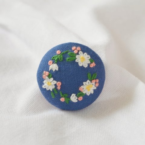 【 ヘアゴム 】刺繍 くるみボタン 