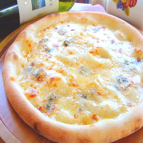 【天然酵母ピザ】はちみつ付き ４種チーズクリームピザ「クアトロ・フォルマッジ」　２０ｃｍ