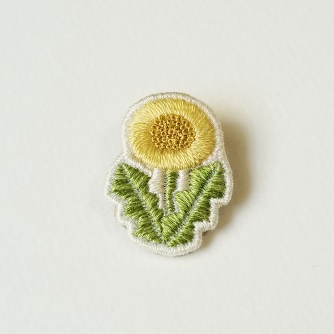 たんぽぽの刺繍ブローチ