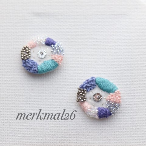 刺繍　イヤリング　丸　ビーズ　ピアス　スパンコール　花　いってんもの　一点物　個性的　個性　個性派　唯一無二　フレンチシック　カラフル　モチーフ　水色　古着　古着系　ギフト　ピンク　ヴィンテージライク