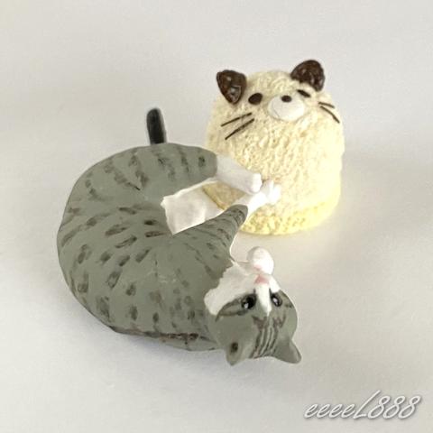 サバトラ白猫　猫のミモザケーキ　ミニチュア