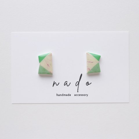 《sale》marble グリーン 三角ブロック ノンホールピアス