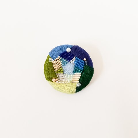 幾何学模様のサークルブローチ    Embroidery brooch