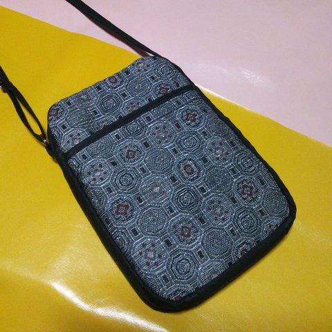 7インチ.8インチsize【ポケット付】黒.青.藍色.和柄.タブレットポシェット.ショルダー ※和装.着物.和小物※スマホポシェット.タブレットケース.スマホ.手帳.通帳.マルチポーチ.カードケース