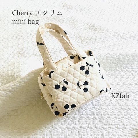 Cherry エクリュ　mini bag  受注制作　さくらんぼ　ミニバッグ　おむつポーチ　お着替え　バッグ　ボストン