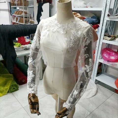 クルーネックボレロ　トップス インナーブラウス　上品透け袖 3D立体レース刺繍 くるみボタン 長袖