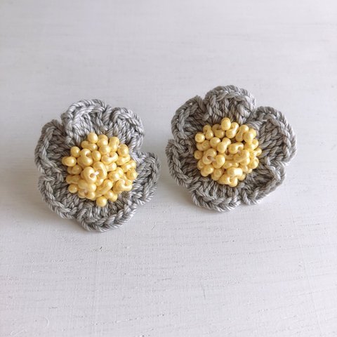 - OHANA / gray×yellow - ビーズたっぷり♡手編みお花モチーフのピアス・イヤリング