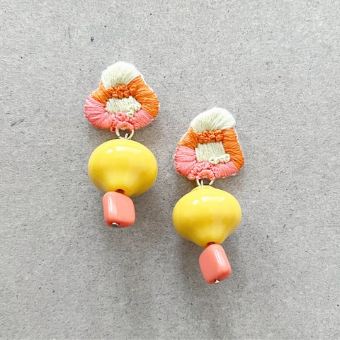 coral pink×orange刺繍ピアス