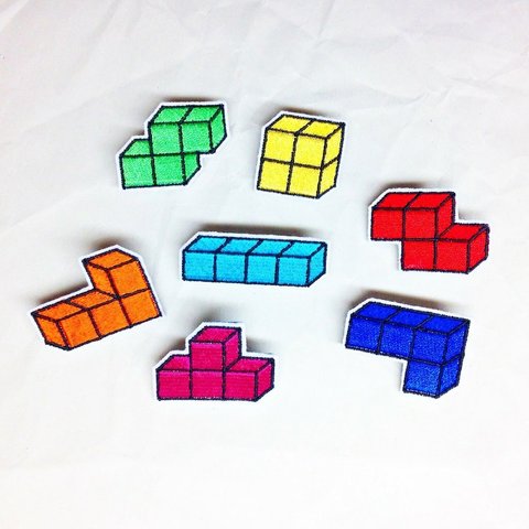 刺繍ブローチ　「立体ブロック」