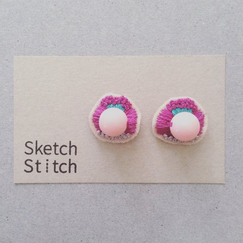 peach×berry刺繍ピアス