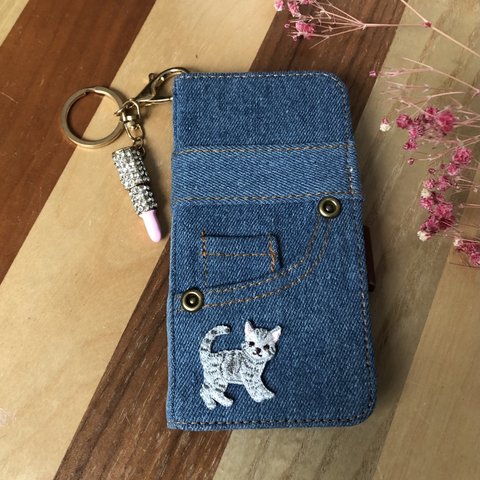 【子ねこ刺繍】本格デニム★iPhone手帳型ケース★きらきらリップのホルダーつき　スマホケース　アイフォンケース　アイホンケース　アイホン手帳型　アイフォン手帳型