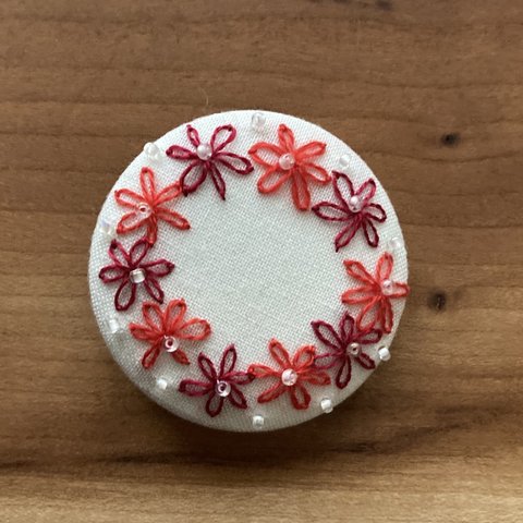 ビーズ刺繍くるみボタン（ヘアゴム/ブローチ）