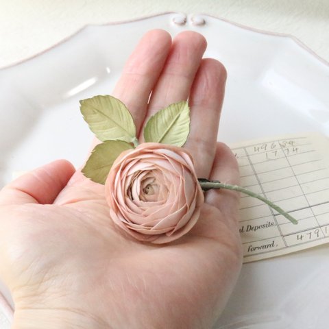 布花　カップ咲きの薔薇ブローチ　796