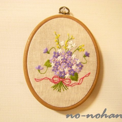 スミレの花束（刺繍壁飾り）