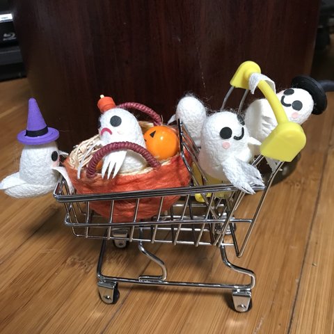 お化けちゃんズ　カートでお買い物