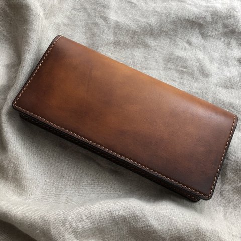 本革　アンティークデザインの二つ折り財布