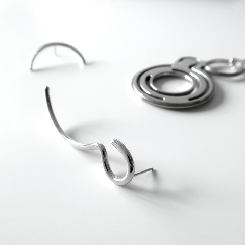 PARAGRENADE S Line SILVER EARRING | コンテンポラリージュエリー, ラインピアス