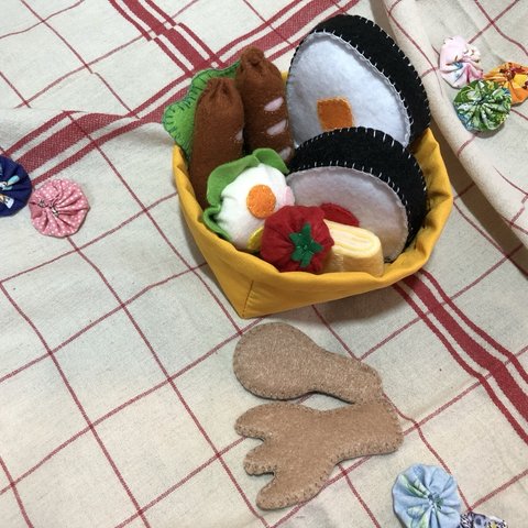 フエルトで作ったおにぎりセット