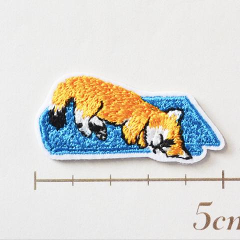 かわいい刺繍ワッペン　タオルとネコ　シール付き　ブルー×オレンジ-B　アップリケ