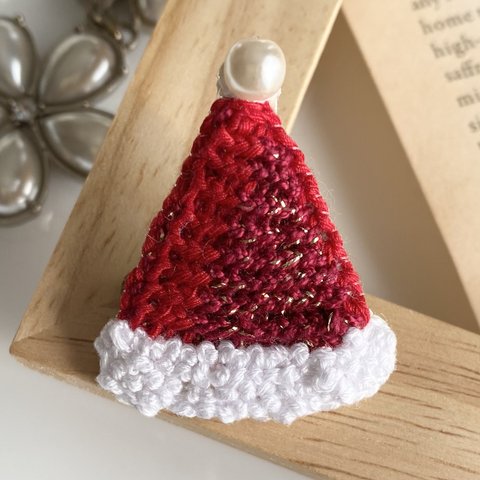 刺繍 ブローチ クリスマス サンタ帽子