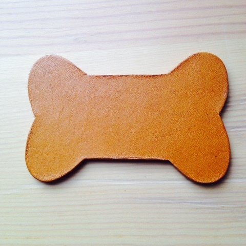 YUMA 【キャメル】　名札・迷子札　犬　猫　首輪　革　レザー　グッズ　ペット用品　チャーム