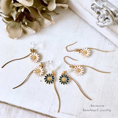 a Paris daisy & gold wave earring/pierce《white/navy》マーガレットピアス/イヤリング